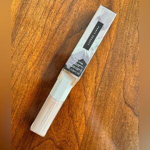 FENTY BEAUTY hydrating longwear concealer. Color 200C.